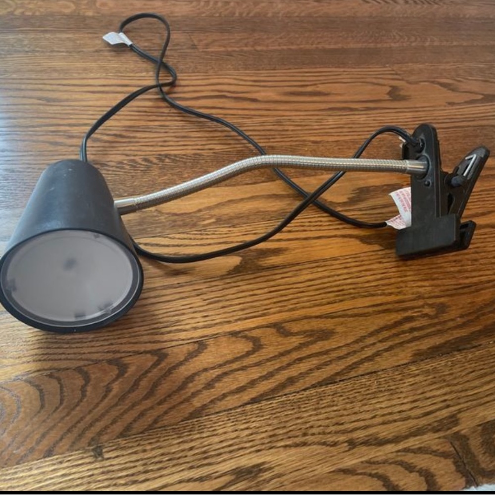 ⭐️ Clip Lamp